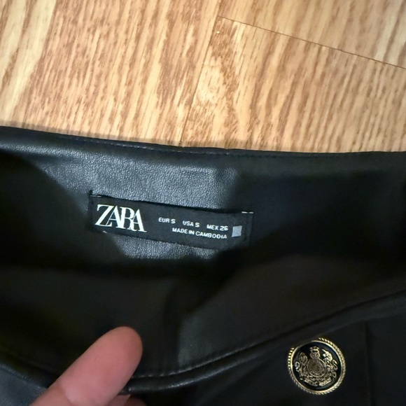Zara Black and Gold High Waist Shorts - Picture 3 of 3
